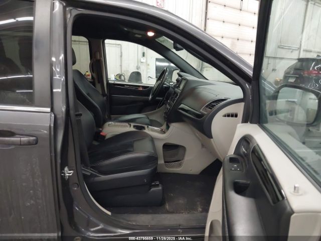 Dodge Grand Caravan Sxt Image 2