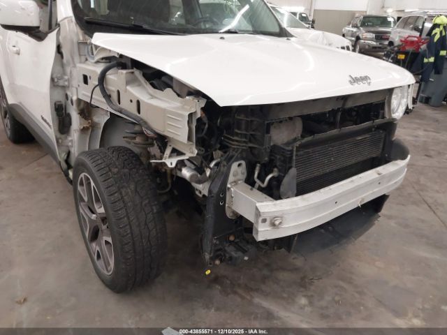 Jeep Renegade Latitude Image 2