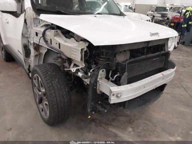 Jeep Renegade Latitude Image 2