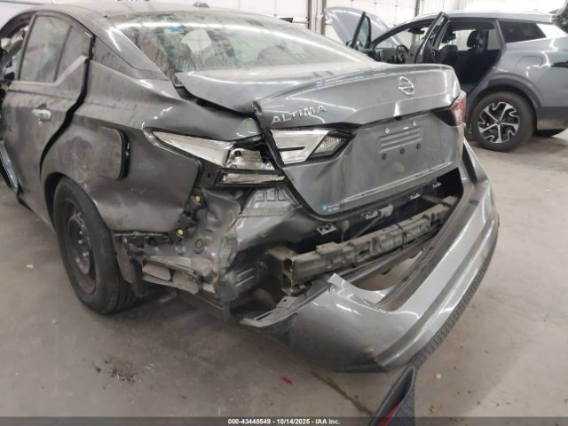 Nissan Altima S Fwd Image 8