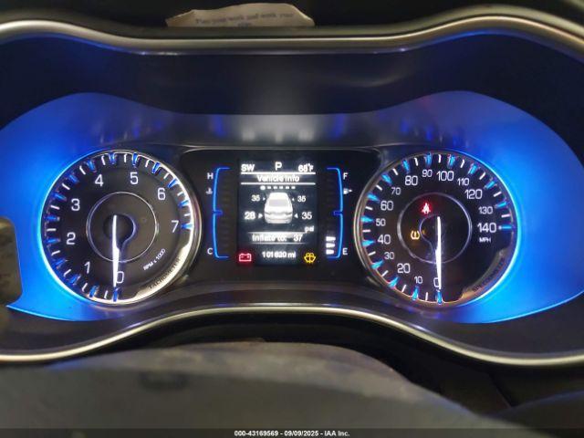 Chrysler 200 Limited Image 7