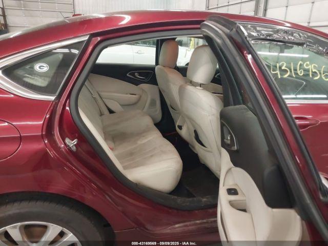 Chrysler 200 Limited Image 11