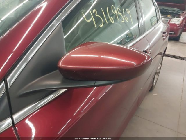 Chrysler 200 Limited Image 2