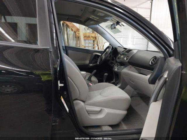 Toyota RAV4 Limited Image 2