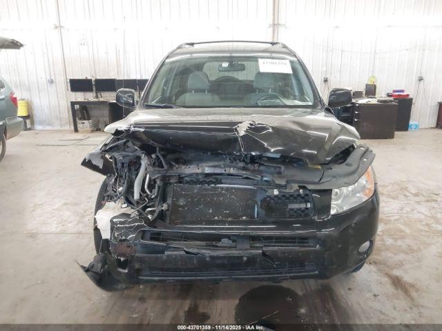 Toyota RAV4 Limited Image 12