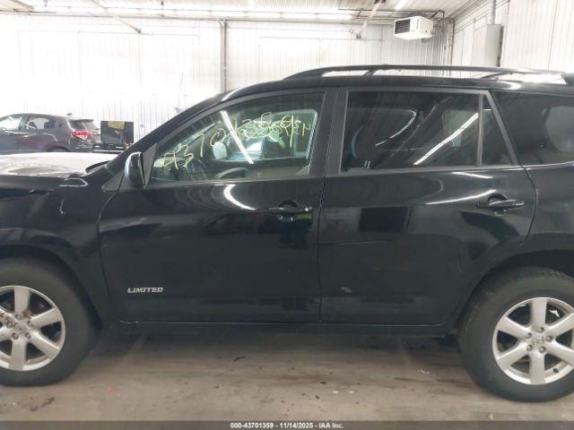 Toyota RAV4 Limited Image 13