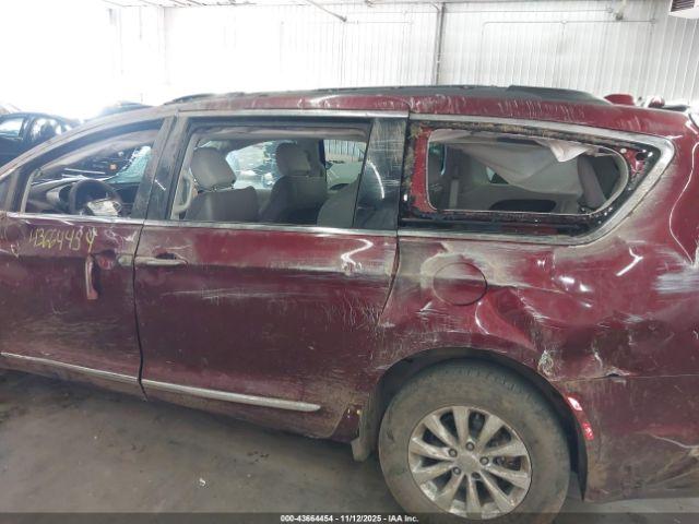 Chrysler Pacifica Touring-l Image 12