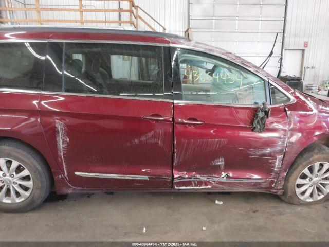 Chrysler Pacifica Touring-l Image 16