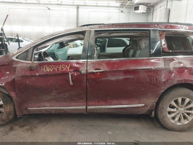 Chrysler Pacifica Touring-l Image 4