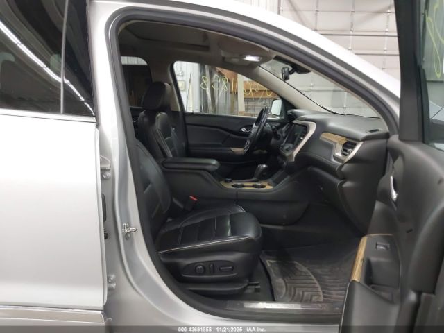 GMC Acadia Denali Image 17