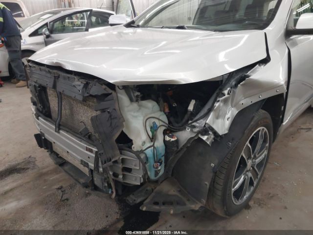 GMC Acadia Denali Image 5