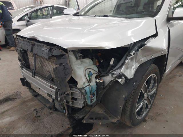 GMC Acadia Denali Image 5