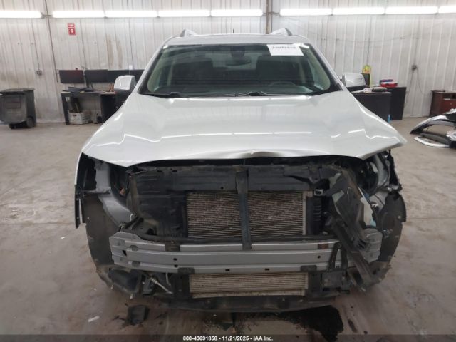 GMC Acadia Denali Image 15