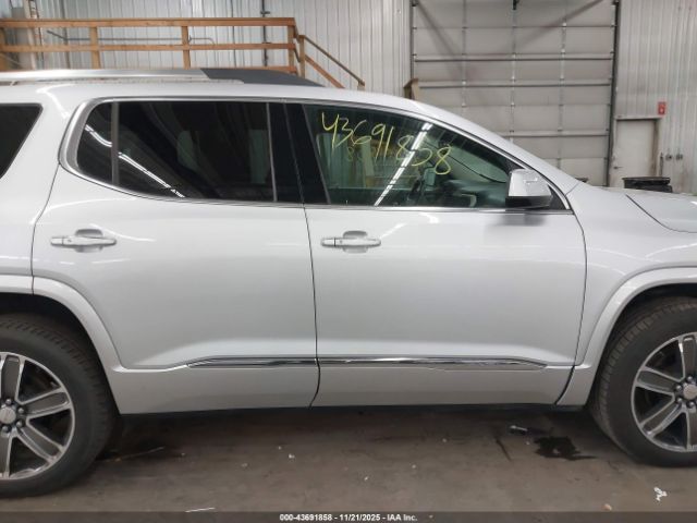 GMC Acadia Denali Image 7