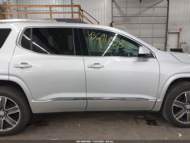 GMC Acadia Denali Image 7