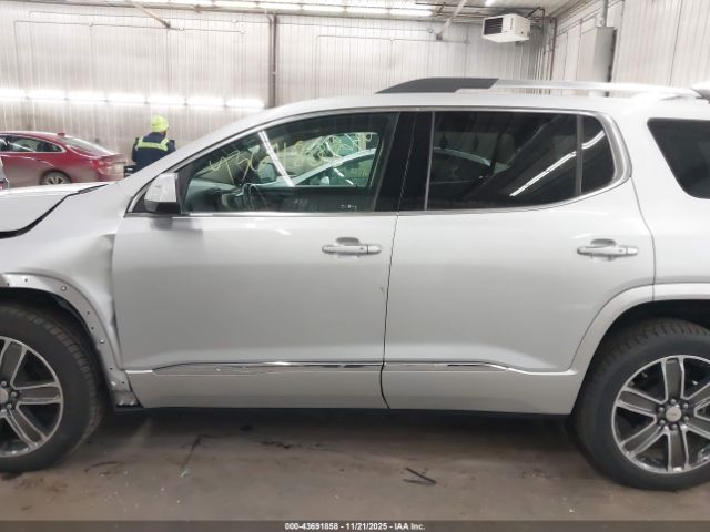 GMC Acadia Denali Image 18