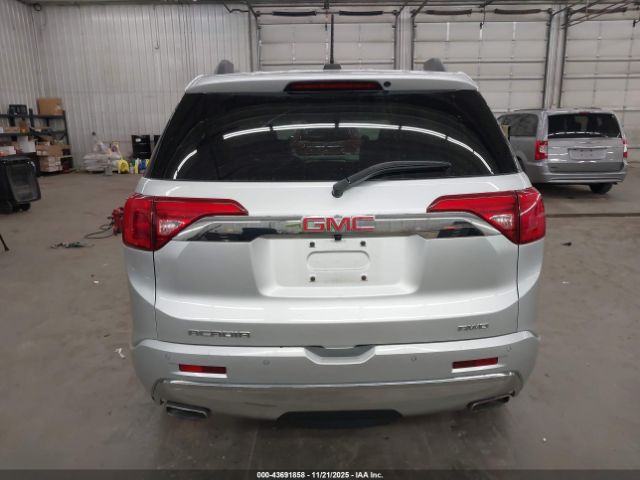 GMC Acadia Denali Image 12