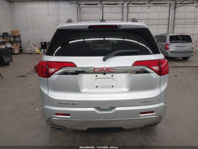 GMC Acadia Denali Image 12