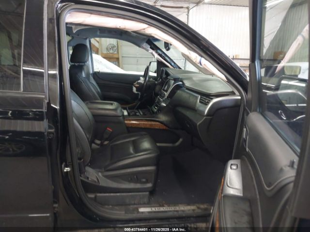 Chevrolet Suburban Premier Image 14