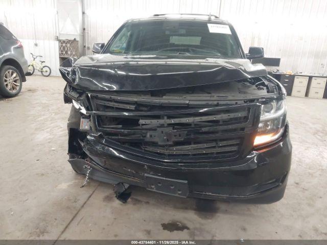 Chevrolet Suburban Premier Image 2