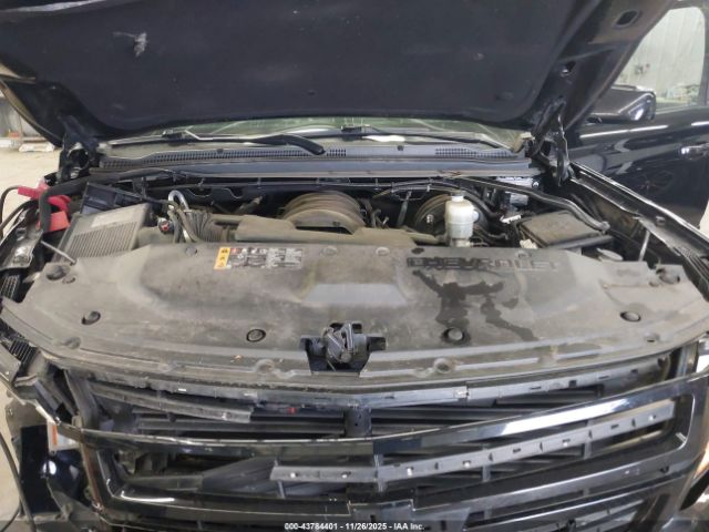 Chevrolet Suburban Premier Image 8