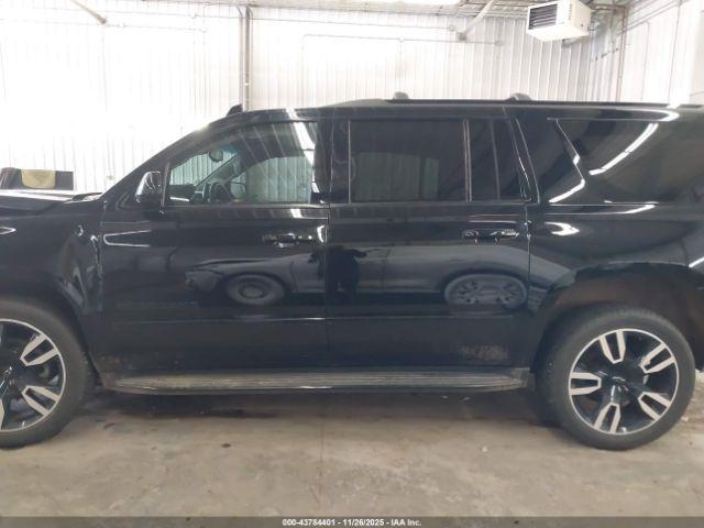 Chevrolet Suburban Premier Image 9