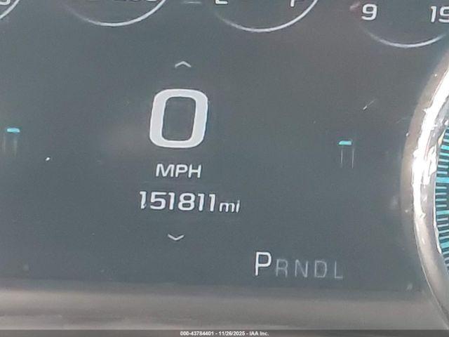 Chevrolet Suburban Premier Image 12