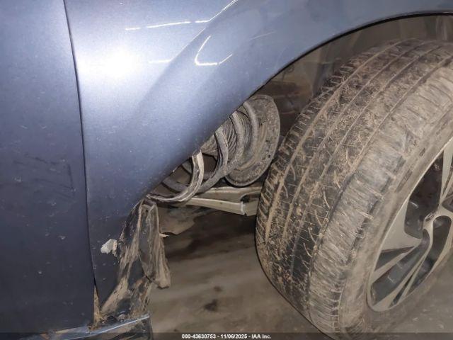 Subaru Legacy Image 12