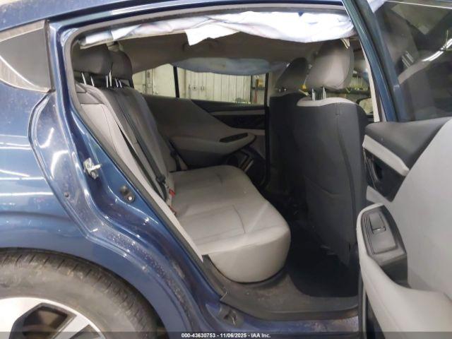 Subaru Legacy Image 8