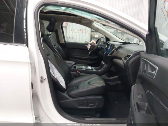 Ford Edge Titanium Image 14