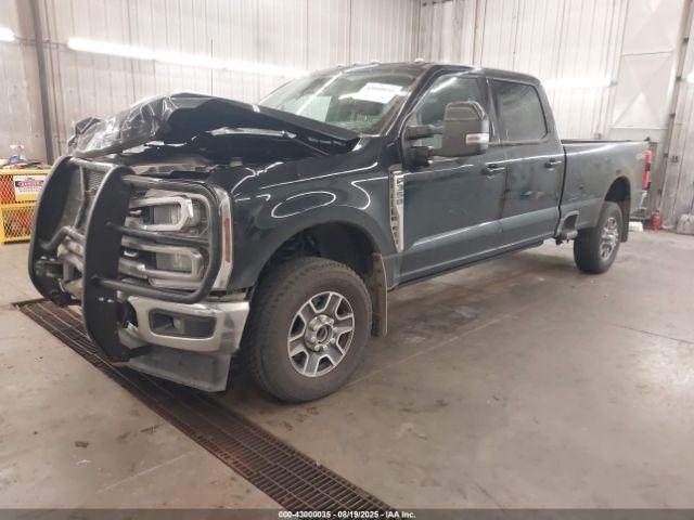 Ford F-350 Lariat Image 16