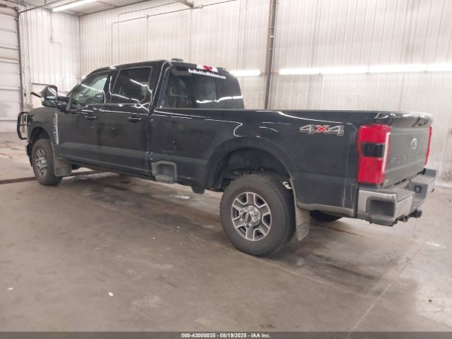 Ford F-350 Lariat Image 2