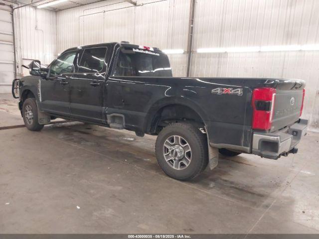 Ford F-350 Lariat Image 2