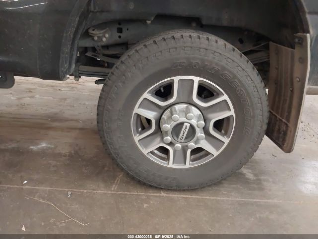 Ford F-350 Lariat Image 13