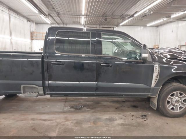 Ford F-350 Lariat Image 12