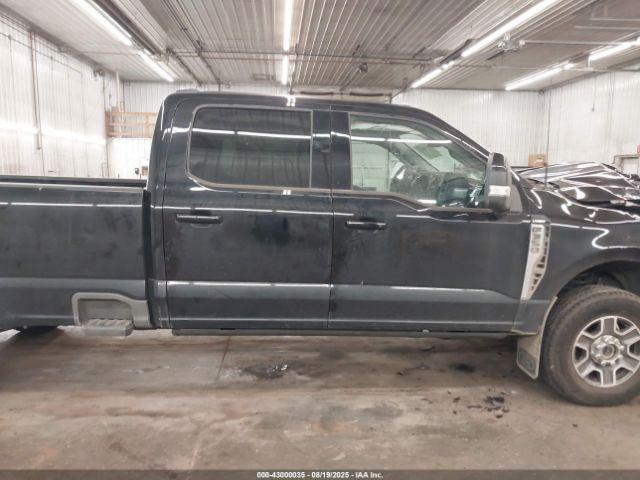 Ford F-350 Lariat Image 12